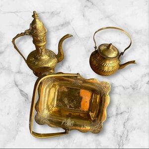 Brass set ! 
Genie 🧞‍♂️ tea pot 
6x5x2.5!
Basket 5x4.5x4
Tea pot  5.5x 5.5x 2.5